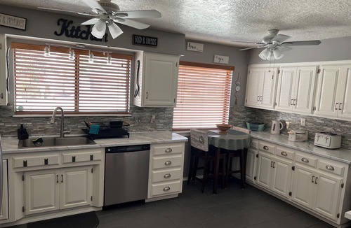 Roswell House | 3BR& 2BA Massage Chair & bed+Jet tub! RV Parking/Hookups available upon request!