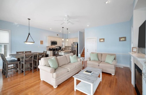 Gold Coast House | 3BR/2BA Modern Beach Home