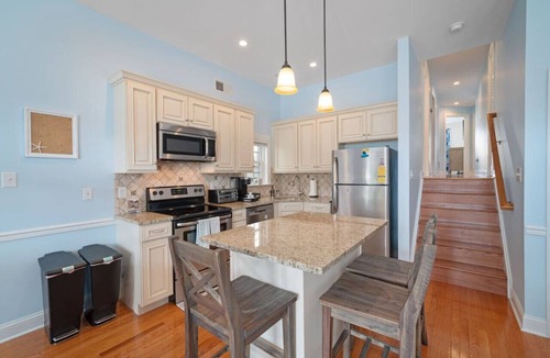 Gold Coast House | 3BR/2BA Modern Beach Home