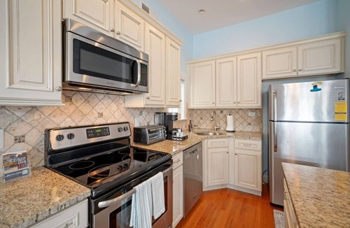 Gold Coast House | 3BR/2BA Modern Beach Home