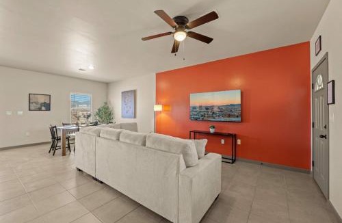 Socorro House | 3BR 2BA Modern Farmhouse King Bed Smart TVs