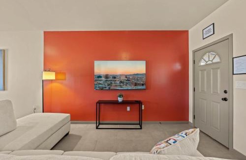 Socorro House | 3BR 2BA Modern Farmhouse King Bed Smart TVs