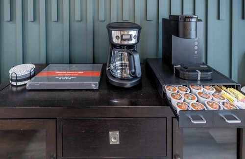 South Orange Apartment | 3BR/2BA South Orange near train!