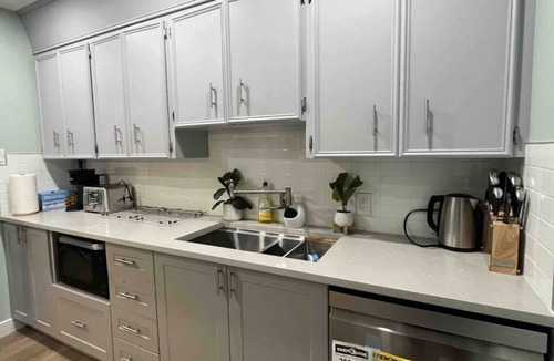 Brentwood House | 3BR/2BA Walking distance to UC