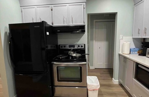 Brentwood House | 3BR/2BA Walking distance to UC