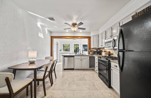 Turner Park House | 3BR/3BA 1940s Bungalow Near Expo Square. Pet friendly!