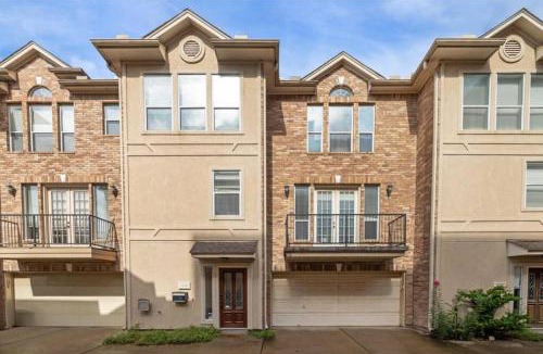Washington Ave./ Memorial Park House | 3BR 3Ba Home l Spacious l Walkable l Washington Ave