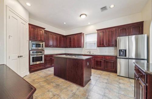 Washington Ave./ Memorial Park House | 3BR 3Ba Home l Spacious l Walkable l Washington Ave
