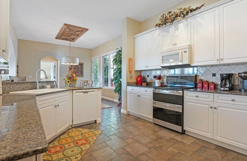 Camdenton House | 3BR/3BA private wooded retreat - Old Kinderhook. Walking distance to EVERYTHING