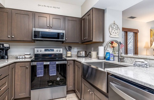 The Galena Territory Villa | 3BR, 3BA Townhome w/Sunporch + Fireplace