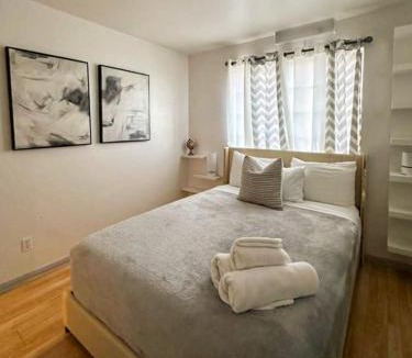 Spring Valley House | 3BR - 3BA w Pool & BBQ -15 Mins to Strip & Airport