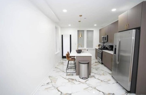 Newbold House | 3BR/3Bath Bi-Level Apt near CHOP