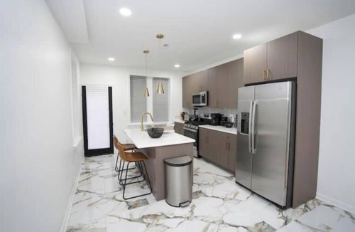 Newbold House | 3BR/3Bath Bi-Level Apt near CHOP