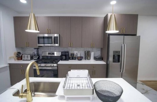 Newbold House | 3BR/3Bath Bi-Level Apt near CHOP