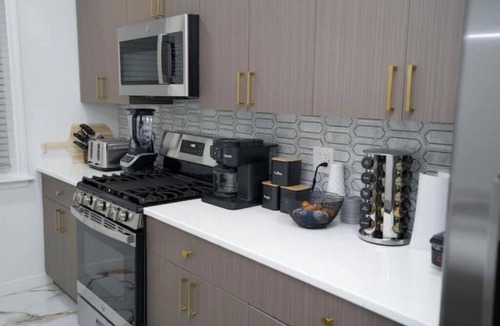 Newbold House | 3BR/3Bath Bi-Level Apt near CHOP