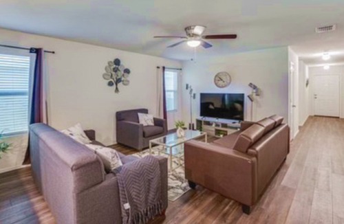 Dallas House | 3BR/4beds/sleeps 8n