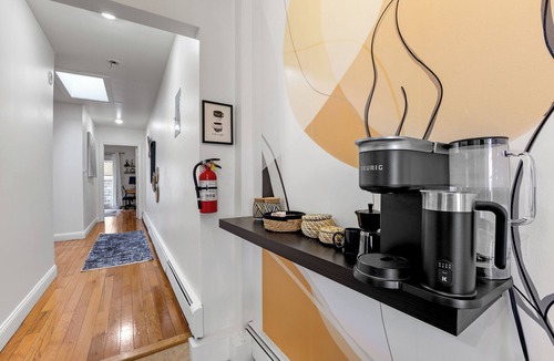 The Heights Apartment | 3BR/5BEDS+Backyrd+BBQ grill near NYC, MetLife w/parking