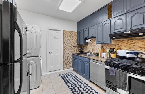 The Heights Apartment | 3BR/5BEDS+Backyrd+BBQ grill near NYC, MetLife w/parking