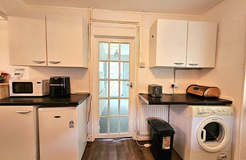 Bramcote House | 3br-5guests-parking-netflix-10mincentralnottingham