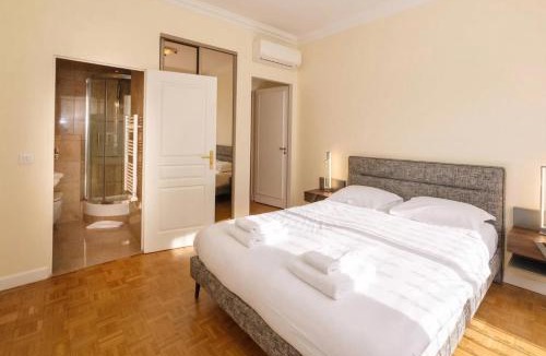 7th Arrondissement Apartment | 3BR Alexandre 3 La Tour Maubourg