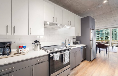 River North Hotel | 3BR Apartment Near Clybourn Corridor & Old Town