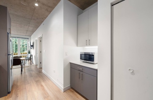 River North Hotel | 3BR Apartment Near Clybourn Corridor & Old Town