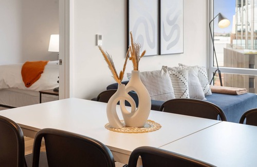 River North Hotel | 3BR Apartment Near Clybourn Corridor & Old Town