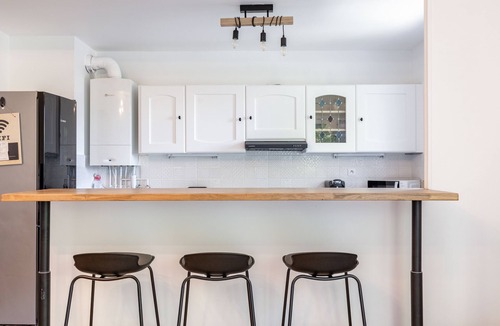 Petit Nanterre Apartment | 3BR Appartment: Garden View, Prem Amenities, Free Parking - 10 Min to Central