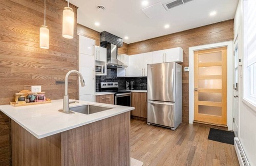 Latin Quarter Apartment | 3BR Apt DT/King Bed/Indoor Parking/AC