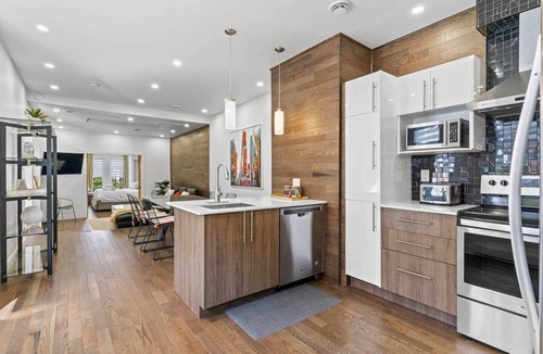 Latin Quarter Apartment | 3BR Apt DT/King Bed/Indoor Parking/AC