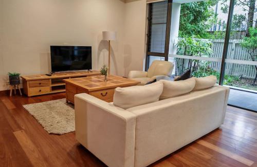 Lindfield Apartment | 3BR APT in heart of Lindfield