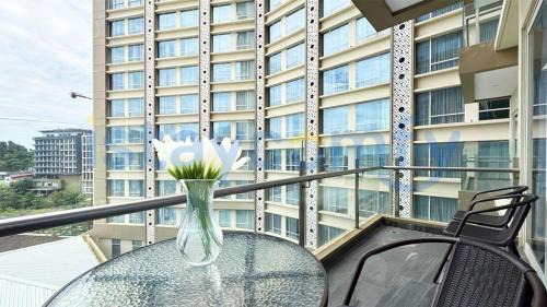 Lubuk Baja Apartment | 3BR Aston Residence 0701 City View