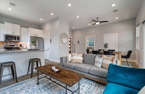 Montopolis House | 3BR Austin Escape Private Cowboy Pool & Casita