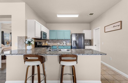 Pioneer Crossing House | 3BR Austin Retreat -King Bed - Office - Home Gym - Sleeps 8 - Near Downtown