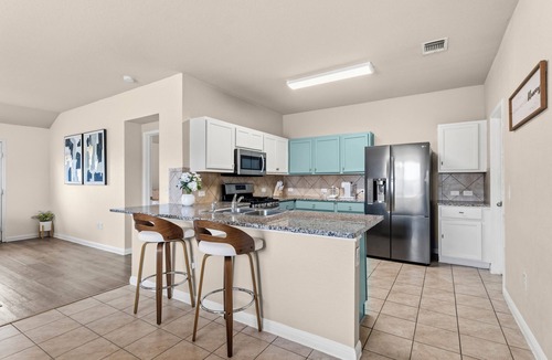 Pioneer Crossing House | 3BR Austin Retreat -King Bed - Office - Home Gym - Sleeps 8 - Near Downtown