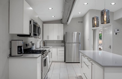 Crestview House | 3BR Austin Retreat | Near UT | Q2 | the Domain | Downtown