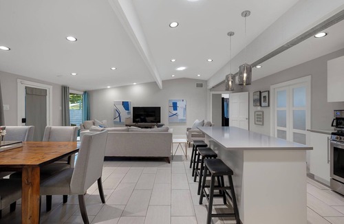 Crestview House | 3BR Austin Retreat | Near UT | Q2 | the Domain | Downtown