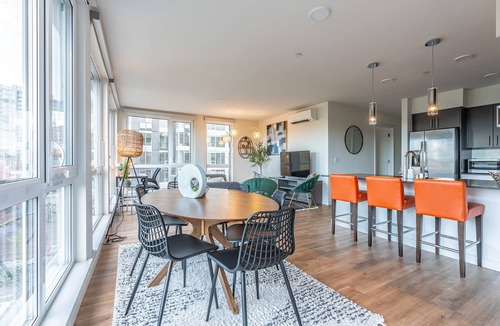 West Bellevue Bed & Breakfast | 3BR | Balcony, Views, Gym | Bellevue | Sophari B