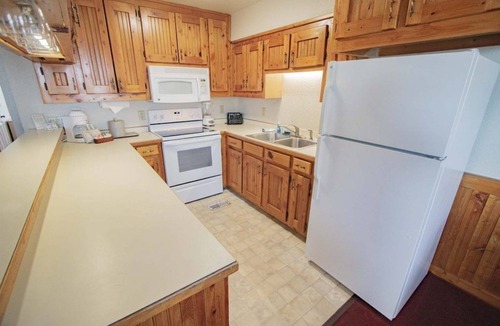 Duck Condo | 3BR Beach Condo w/Pool & BBQ
