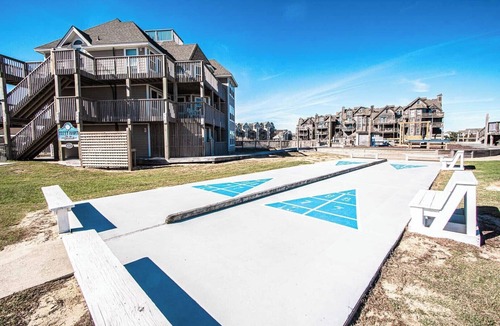 Duck Condo | 3BR Beach Condo w/Pool & BBQ