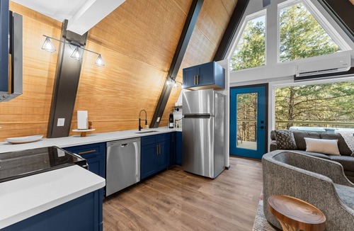 Omaha Cabin | 3BR Cabin Nestled by the Creek | Private Hot Tub