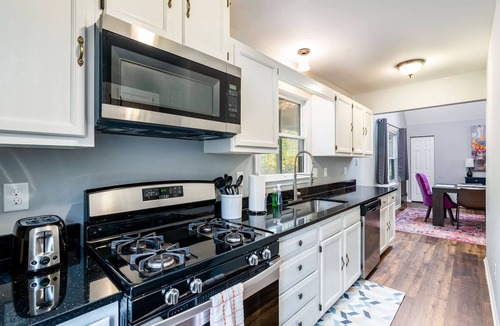 Kabletown Cabin | 3BR cabin w/hot tub & game room