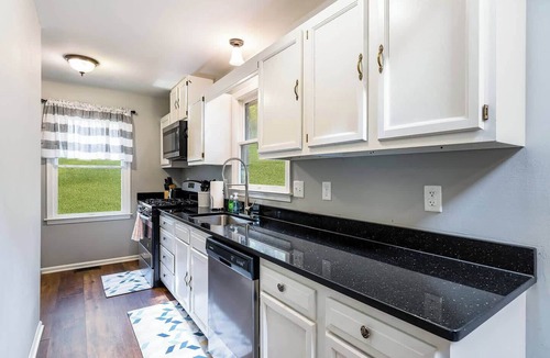 Kabletown Cabin | 3BR cabin w/hot tub & game room