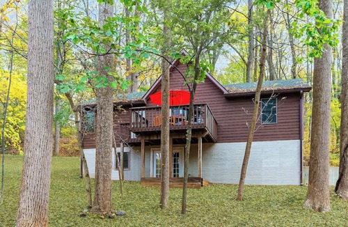 Kabletown Cabin | 3BR cabin w/hot tub & game room