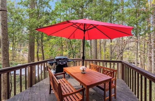 Kabletown Cabin | 3BR cabin w/hot tub & game room
