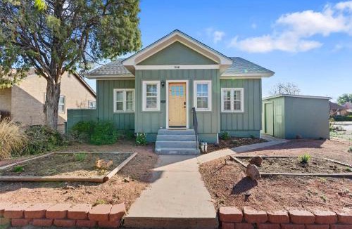 Aberdeen House | 3BR Charming Home Bright Space & Sleeps 8