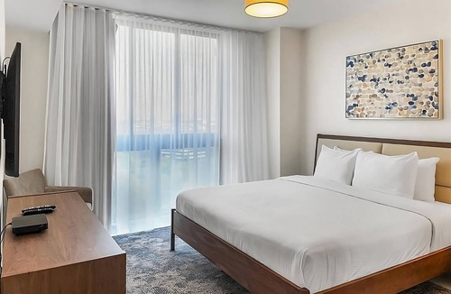 Doral Hotel | 3BR City View Residence w/Pool, Gym & Parking Access
