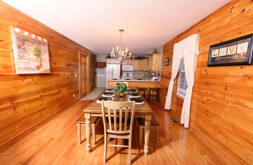 Pigeon Forge Condo | 3BR, Close to Dollywood. Hot tub!