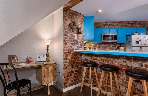 Table Rock Condo | 3BR Condo Sleeps 10 | 2 Living Rooms | Pool