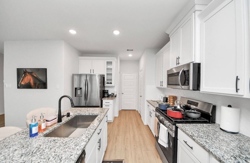 Katy House | 3BR Corporate & Family Getaway Near Katy Mills